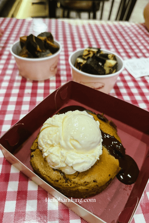 Brownies ice cream Bandung